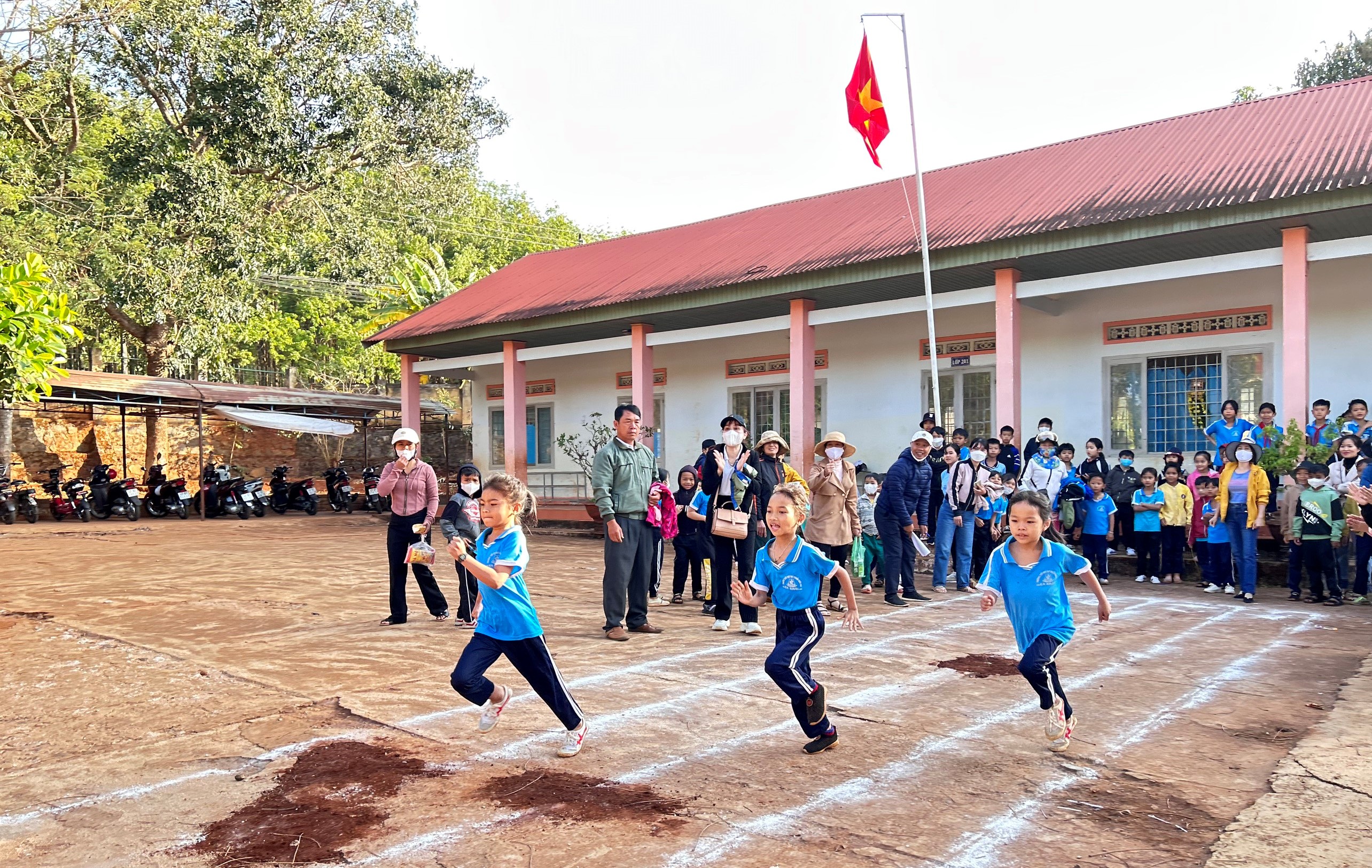 Trường Tiểu học Ea Khăl tổ chức hội thi học sinh giỏi TDTT cấp trường năm học 2022 – 2023